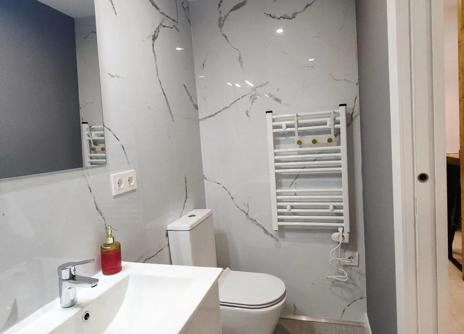 Ferola Homes Granada Apartment