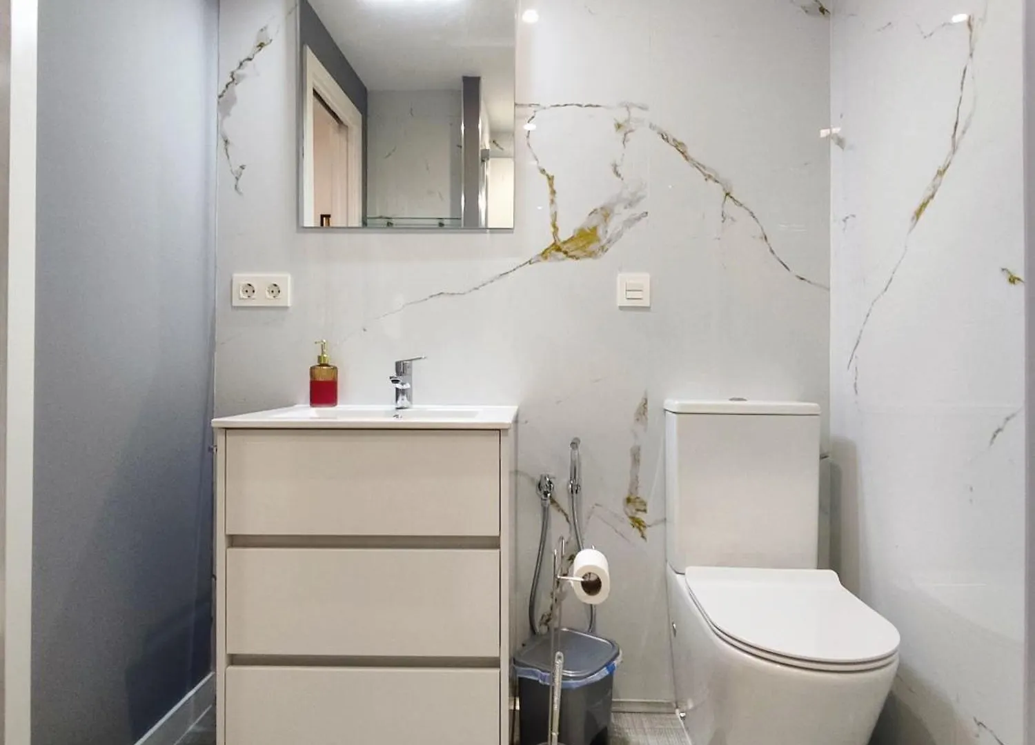 Ferola Homes Granada Apartment